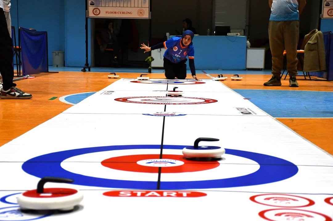 Afyonkarahisar'da Gençler Arası Floor Curling Müsabakaları Heyecanı