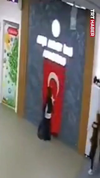 Kayseri'de Anaokulu Koridorunda Türk Bayrağı ile Sosyal Deney Yapıldı