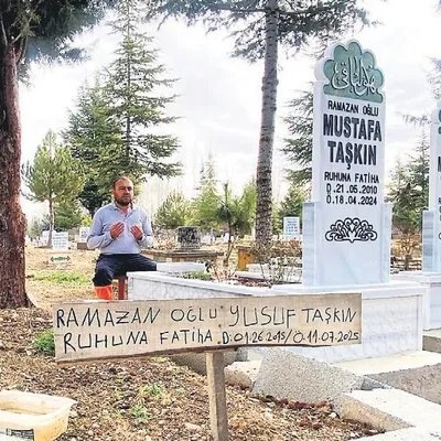 Konya'da Bir Baba, Akran Zorbalığı Kurbanı Oğullarının Mezarında Bekçi Olarak Çalışıyor