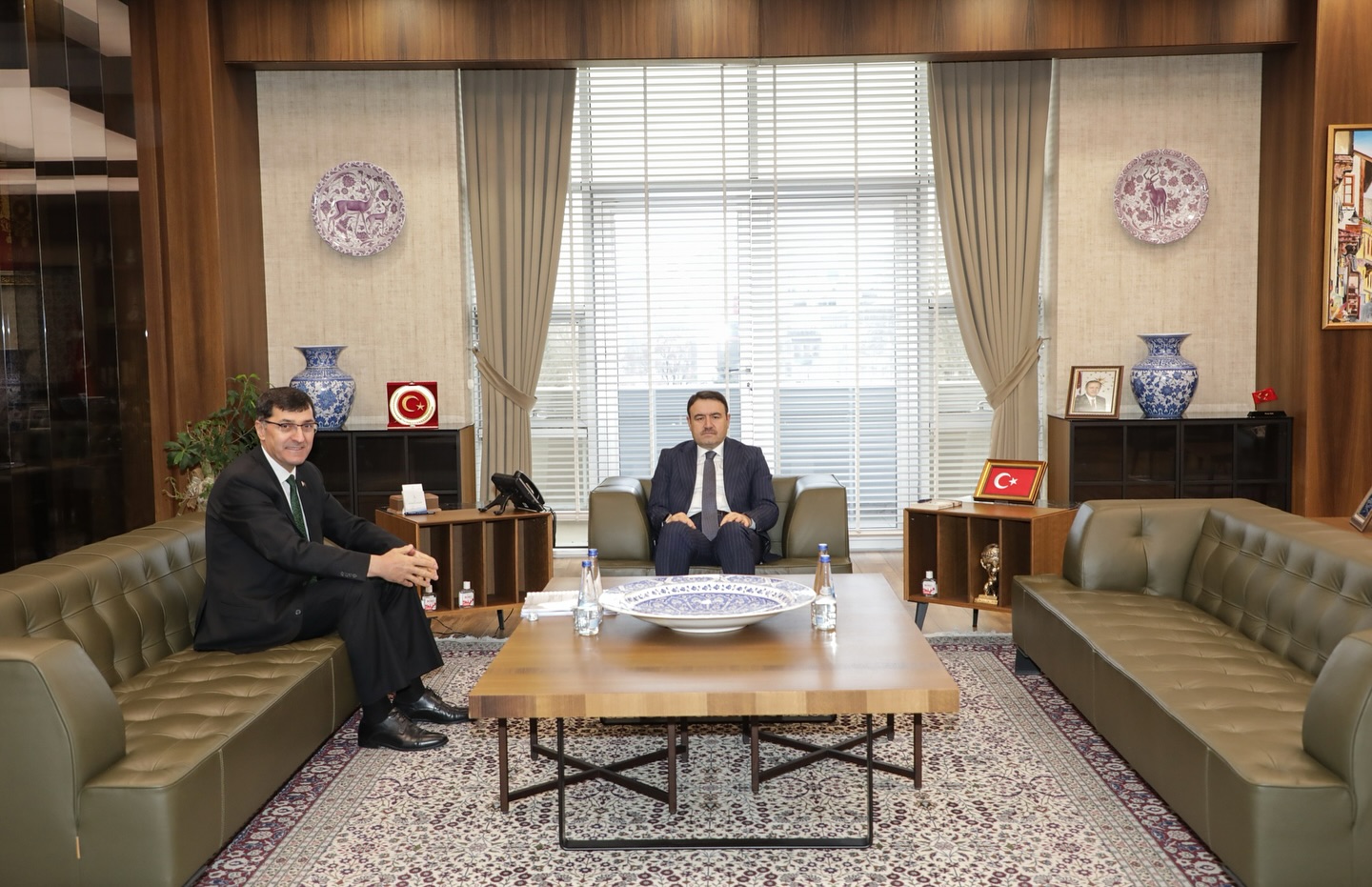 Kütahya Belediyesi Başkanı Eyüp Kahveci, Kütahya Valisi Musa Işın'ı Ziyaret Etti