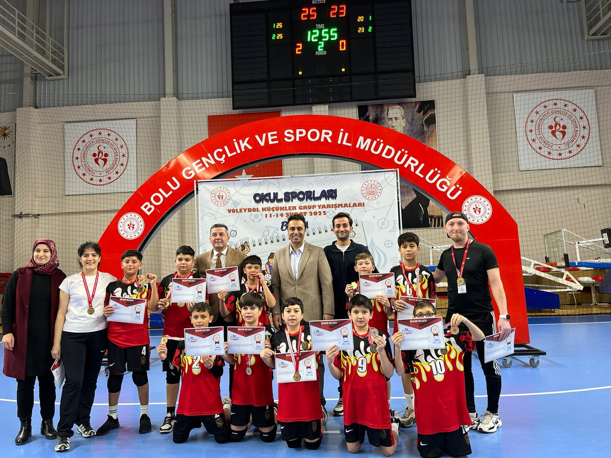 Eskişehir Gençlik ve Spor İl Müdürlüğü: Suzan Gürcanlı Ortaokulu Bolu Voleybol Turnuvasında Birinci Oldu