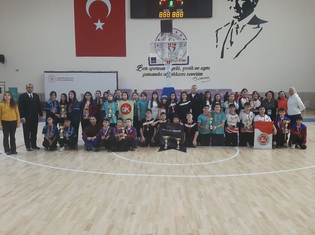 Eskişehir'de Okul Sporları Floor Curling Şampiyonası Heyecanı Yaşandı