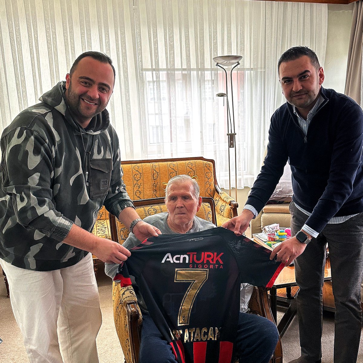 Eskişehirspor, Efsane Futbolcu Nihat Ataç'ı Ziyaret Eder