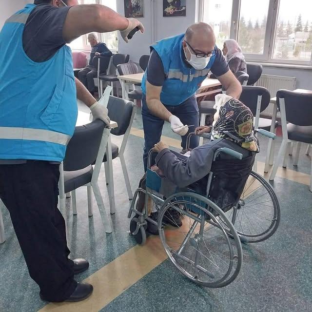 Eskişehir Ağız Diş Sağlığı Hastanesi, Yaşlılar Haftası'nda Huzurevi Ziyareti Gerçekleştirdi