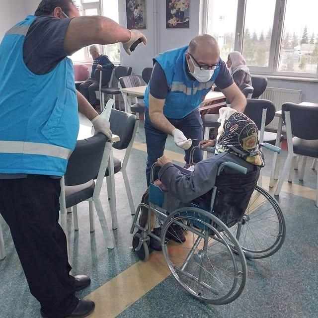 Eskişehir'de Yaşlılara Yönelik Ağız ve Diş Sağlığı Tarama Etkinlikleri Düzenlendi