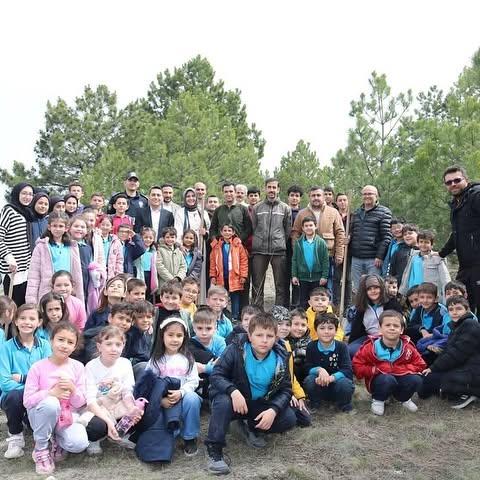 İhsaniye'de Orman Haftası Etkinliği: Emine Gökçe, Kaymakam ve Öğrenciler Ağaç Dikti