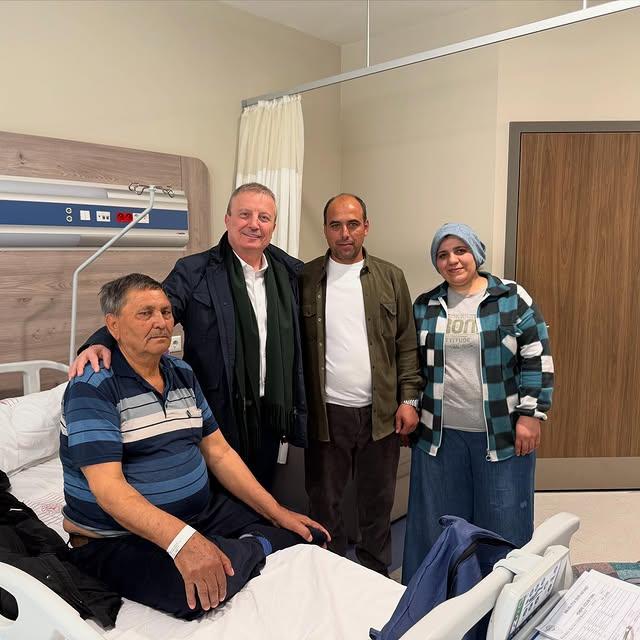 Afyonkarahisarlı İş Adamı, Ramazan Akkaya'yı Ankara'da Tedaviye Başladı