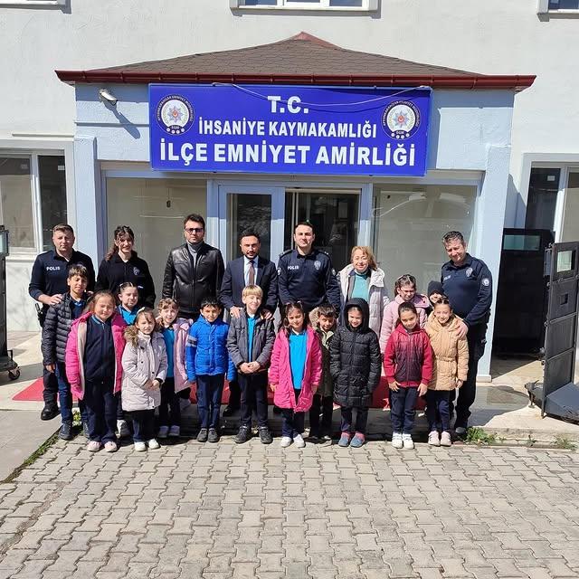 İhsaniye İlçe Milli Eğitim Müdürü Emniyet ve Kütüphane Ziyaretleri Gerçekleştirdi