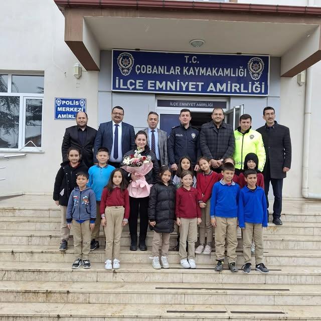Çobanlar İlkokulu Öğrencileri Kahraman Türk Polis Teşkilatının 180. Yıl Dönümünü Kutlamak Üzüntüsüyle Emniyet Müdürlüğünü Ziyaret Etti