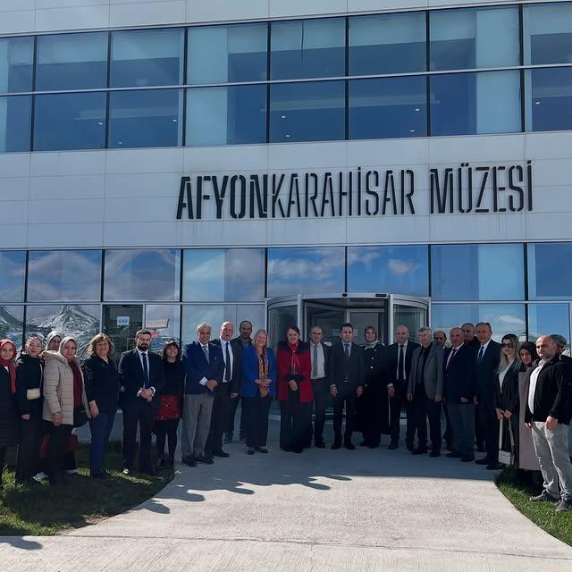 Afyonkarahisar Müzesi Başkanı Gökçe, Frigya Fotoğraf Sergisine Katıldı ve Öğrenci Sergisini Değerlendirdi