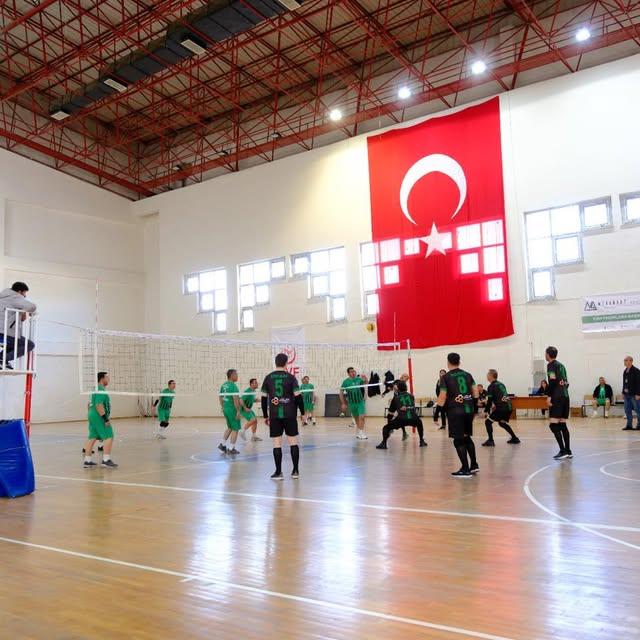 Dinar'da Kurumlar Arası Voleybol Turnuvası Başladı