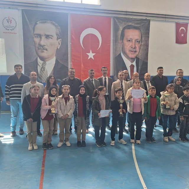ÇEKAP 4. Sınıflar Bilgi Kültür Yarışmasında Ahmet Özyurt İlkokulu Birinci Oldu