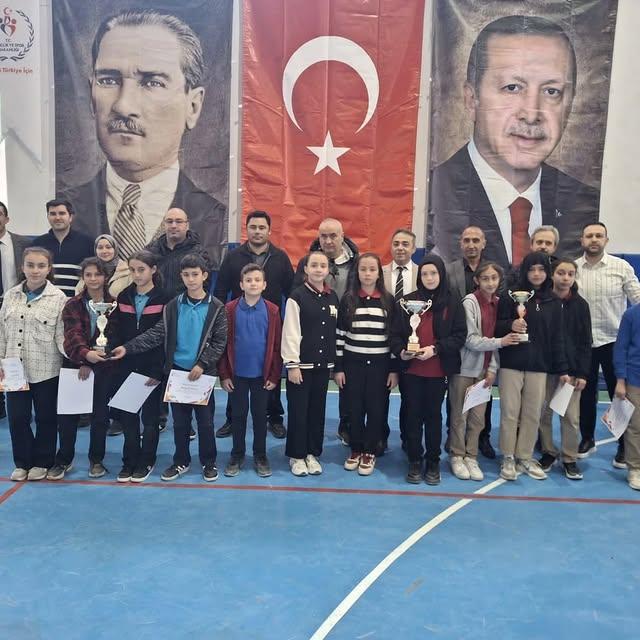 Çobanlar Ortaokulu ÇEKAP 7. Sınıf Bilgi Yarışmasında Birinci Oldu
