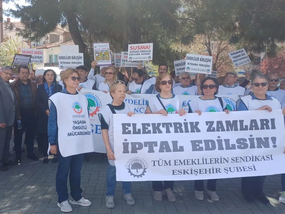 Eskişehir’de Elektrik Zammına Karşı Emekli Sendikası Protestosu