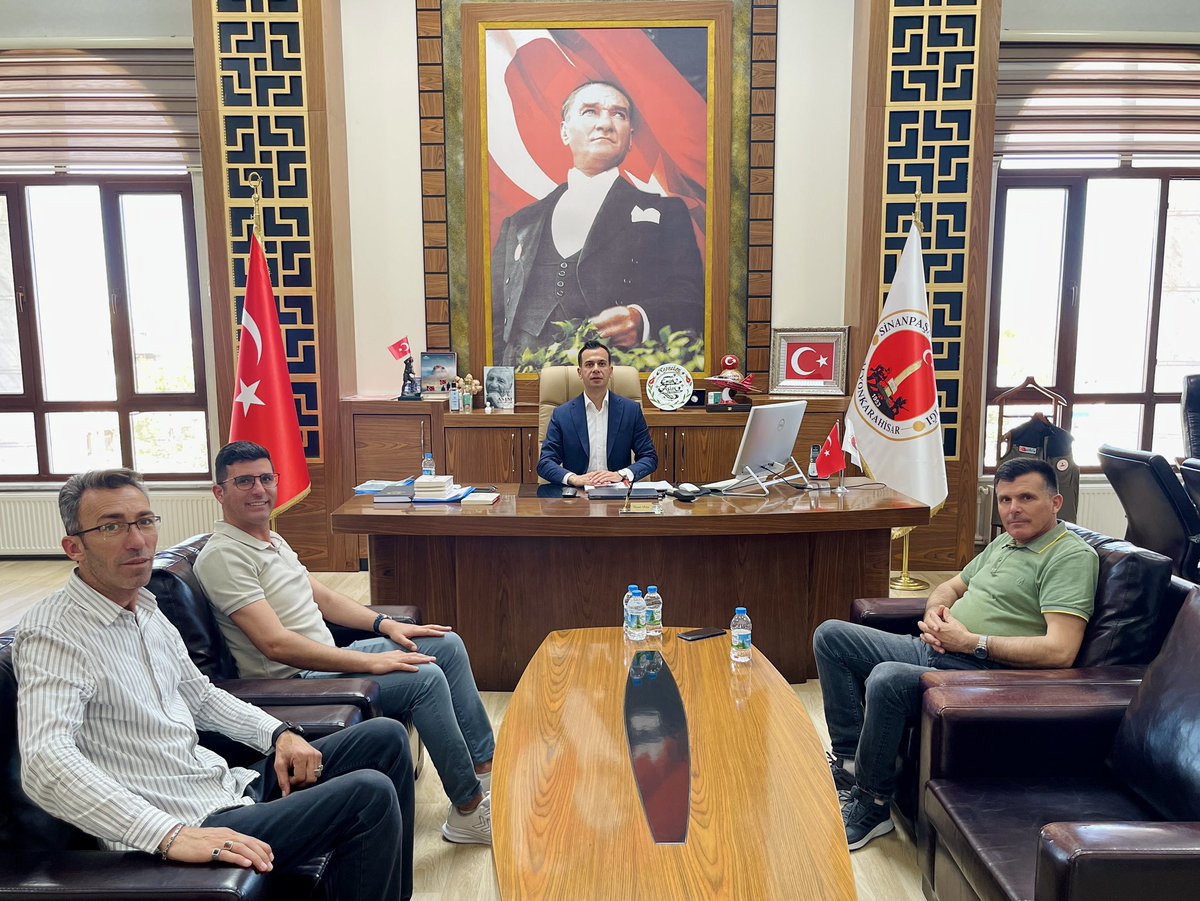 Sinanpaşa Kaymakamı Emrah Aslan'a İş İnsanından Ziyaret