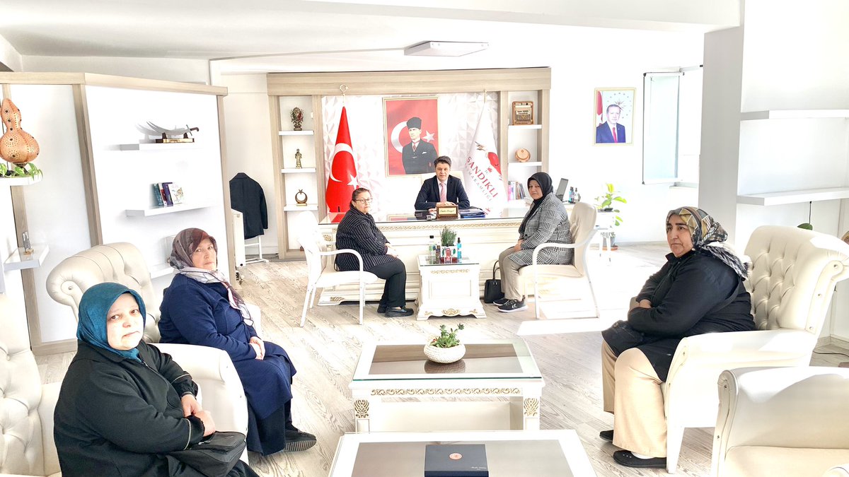 Sandıklı Kadın Kooperatifi Kaymakamı Çengel’i Ziyaret Etti
