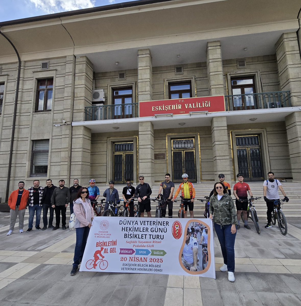Eskişehir'de Dünya Veteriner Hekimleri Günü Bisiklet Turu