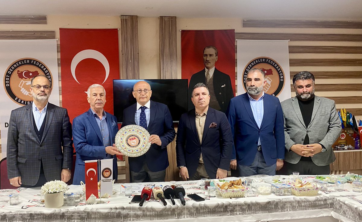CHP'li Çakırözer, Eskişehir'de Dost Dernekleri Federasyonu'nu Ziyaret Etti