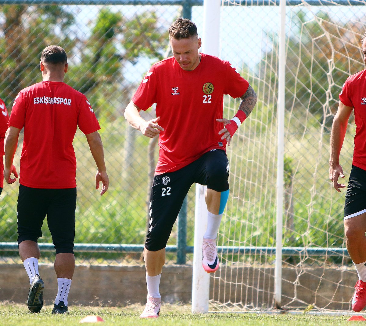 Eskişehirspor, Mezitli 33 Spor Maçı Öncesi Son Antrenmanını Erdemli'de Tamamladı