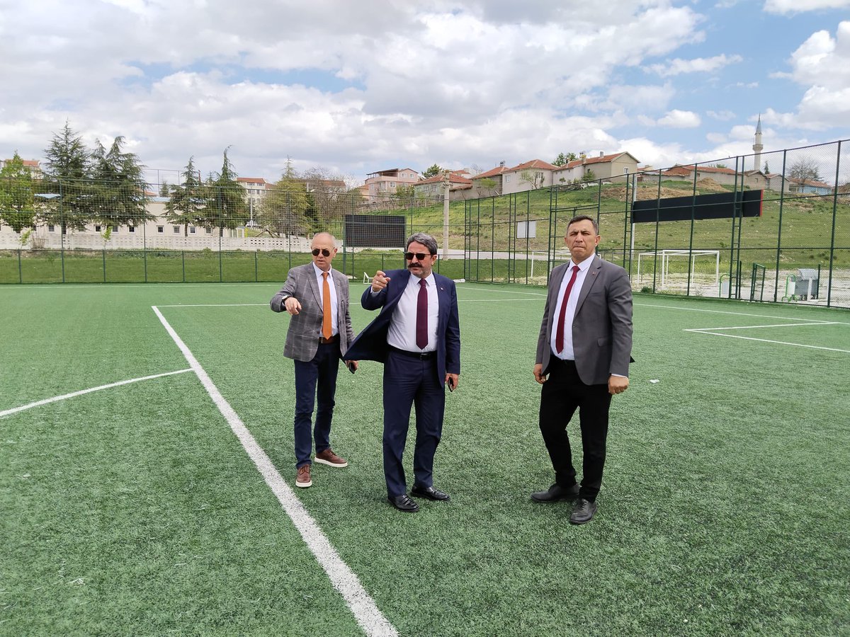 Eskişehir Gençlik ve Spor İl Müdürlüğü, Beylikova Sentetik Futbol Sahası'nı İnceledi