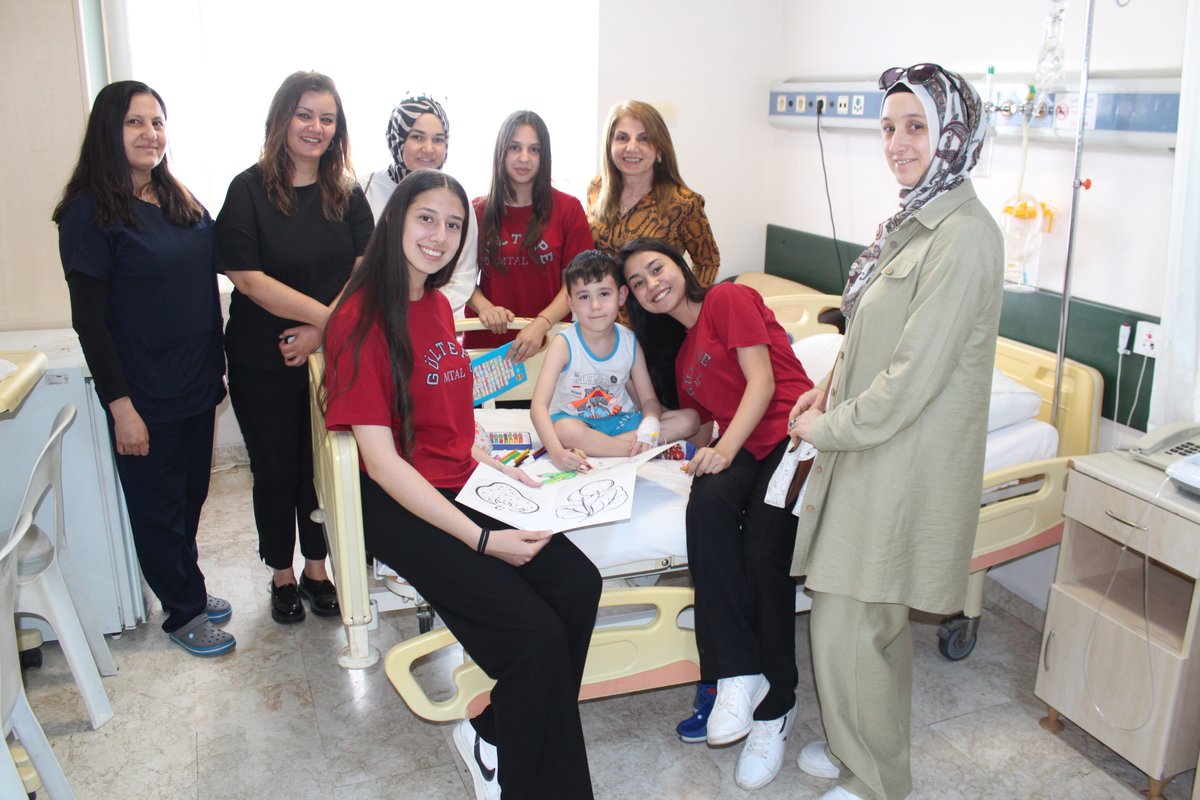 Gültepe Mesleki ve Teknik Anadolu Lisesi Öğrencilerinden Servergazi Devlet Hastanesi'nde Yatan Çocuklara Moral Ziyareti