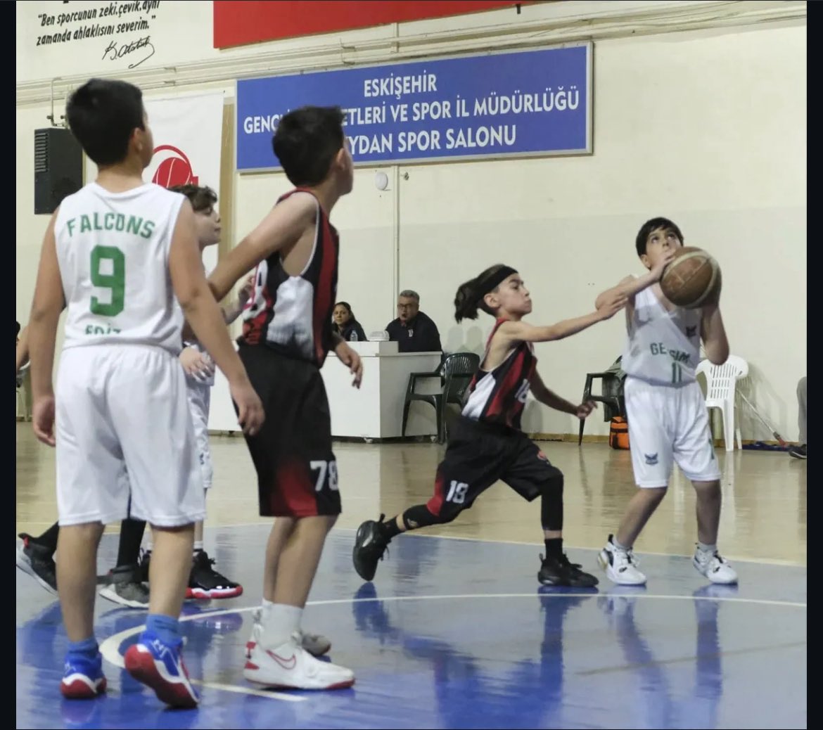 Eskişehir'de U10 Basketbol Müsabakalarında Minik Yetenekler Parkeyi Sahneye Döktü