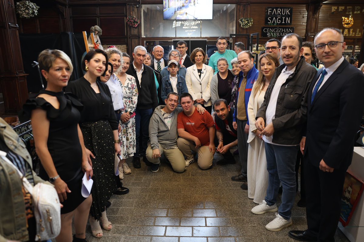 Eskişehir'de Zihinsel Engelli Gündüz Yaşam Merkezi'nin Sanat Sergisi Açıldı