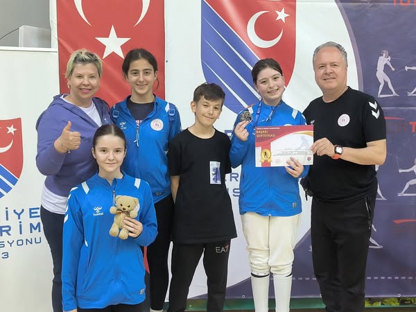Eskişehirli Eskrimci Öykü Gencer Türkiye Şampiyonasında Gümüş Madalya Kazandı