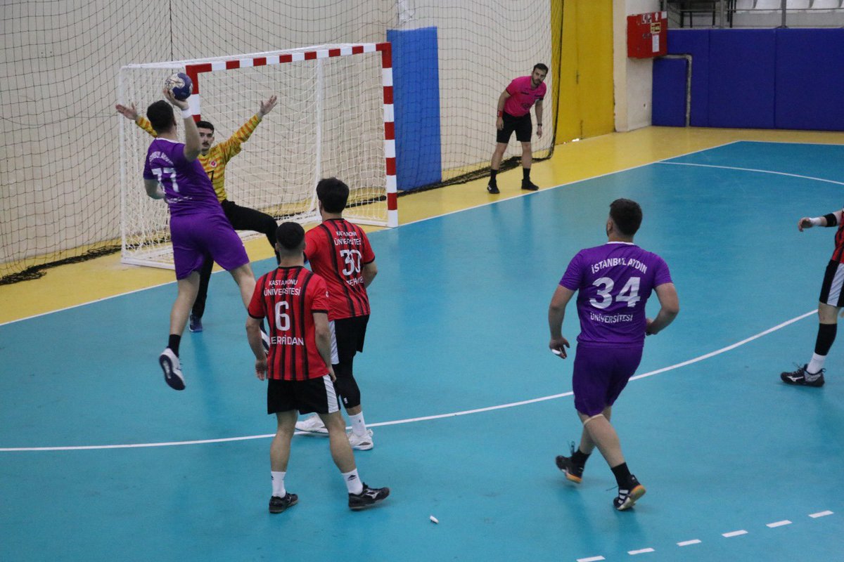 ÜNİLİG Hentbol Süper Liginde Heyecanlı Anlar Yaşandı