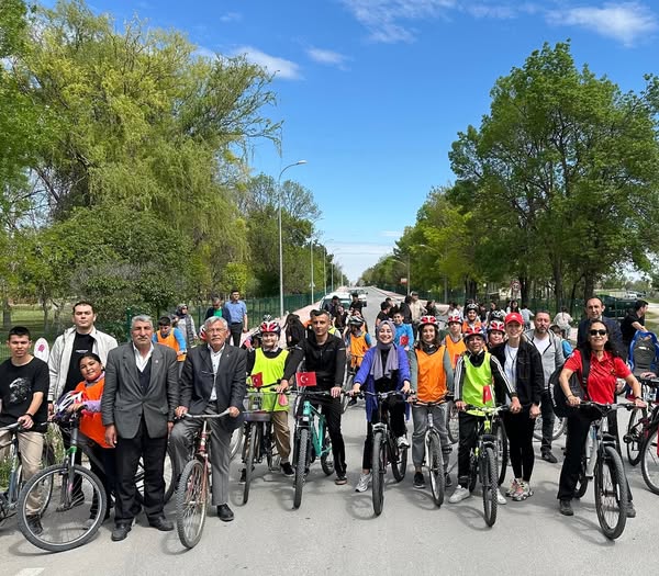 Eskişehir'de Gençlik Haftası Coşkusu Bisiklet Turuyla Taşıdı