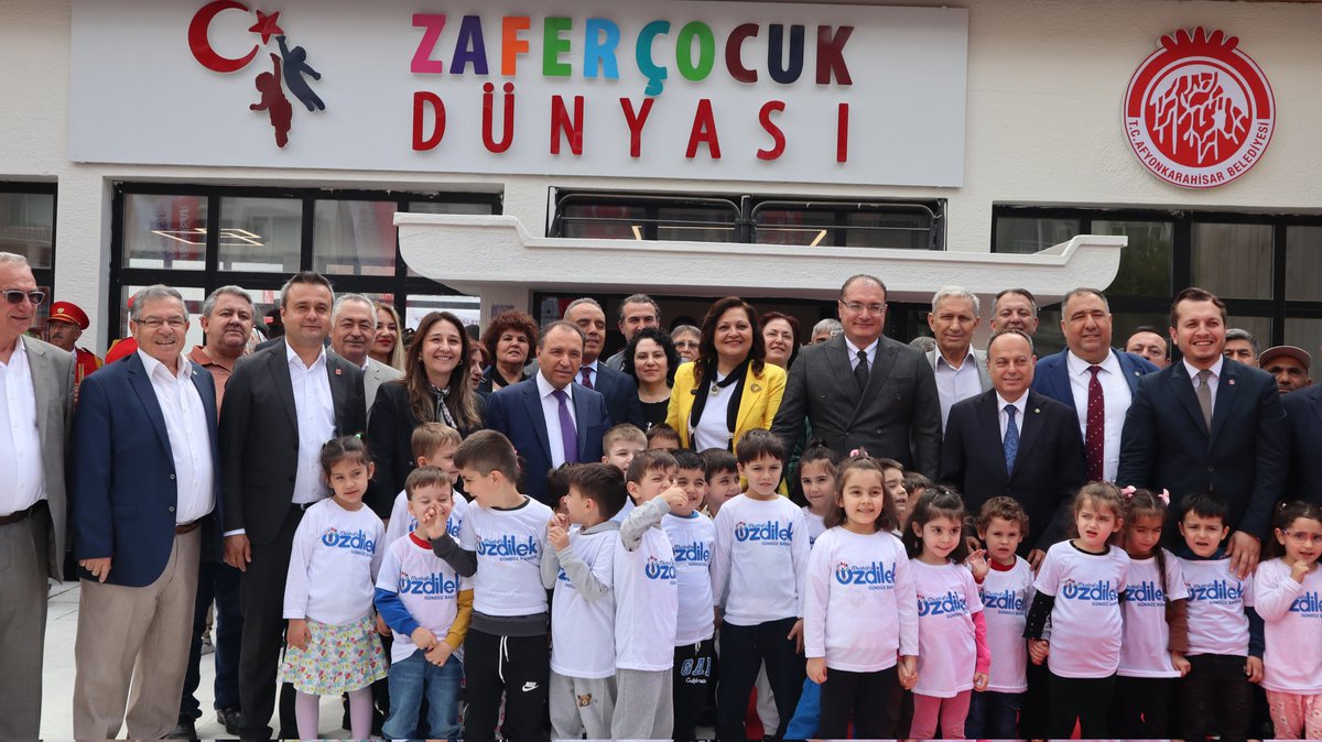 Afyonkarahisar'da Çocuklara Yeni Bir Oyun Alanı: Zafer Çocuk Dünyası Açıldı