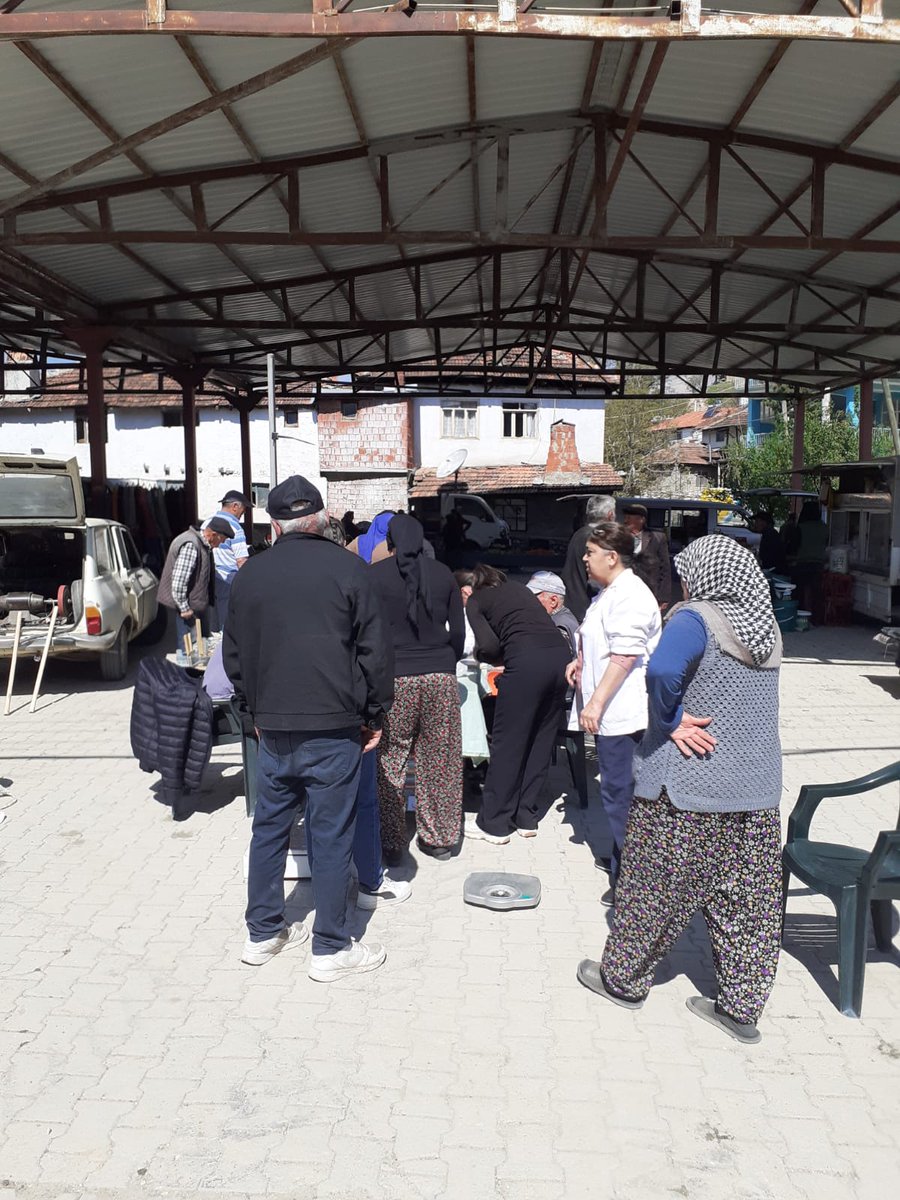 Denizli'de Pazar Yerinde Sağlık Kontrolleri: Kilo ve Beden Kitle Endeksi Ölçümleri Yapıldı