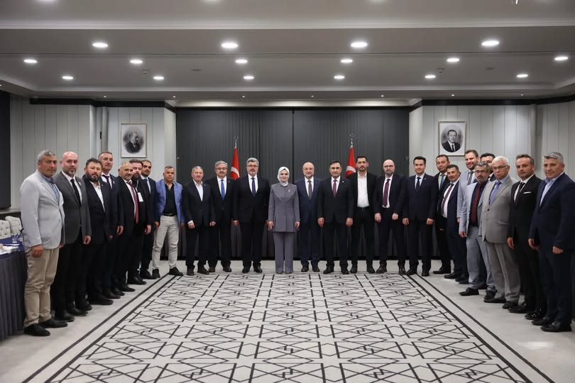 AK Parti Afyonkarahisar Teşkilatı, Aile ve Sosyal Hizmetler Bakanı'nın Ev Sahipliğinde Toplantı Yaptı