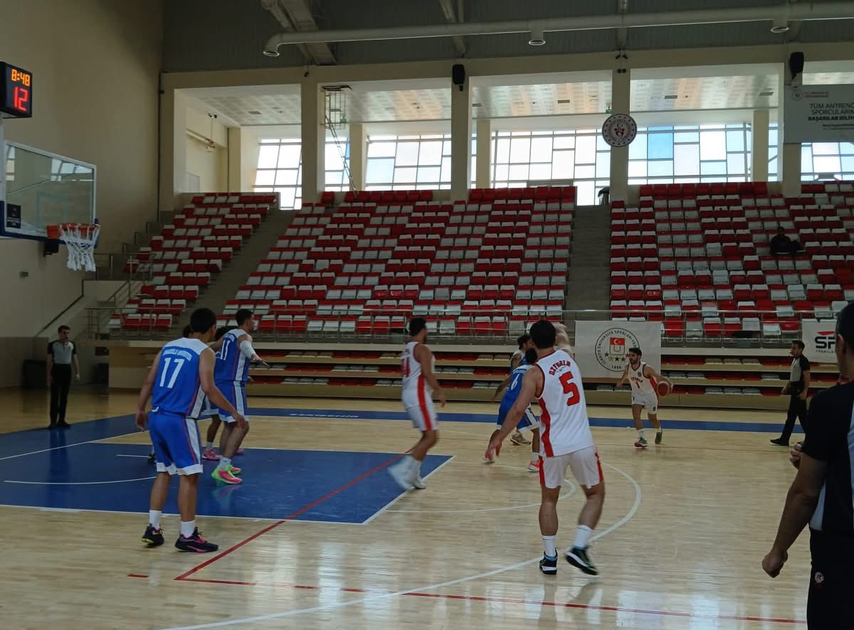 ÜNİLİG Basketbol Süper Ligi'nde Heyecan Dorukta