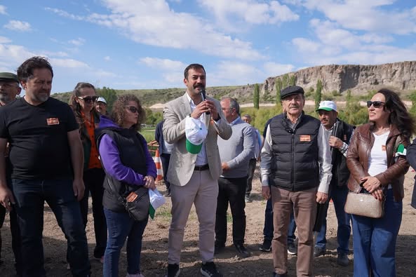 CHP Eskişehir İl Başkanlığı, Dünya Çiftçiler Günü'nde Ata Tohumlarıyla Ekim Yaptı