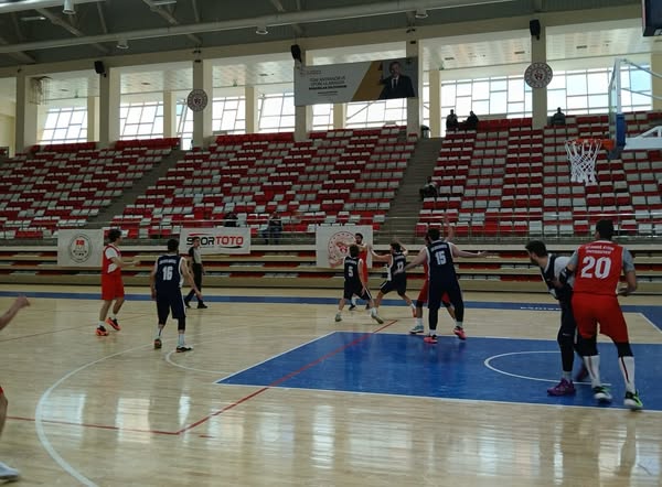 ÜNİLİG Basketbol Süper Lig'de Heyecan Dorukta