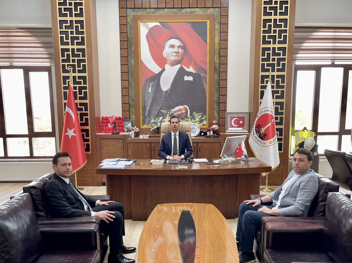Sinanpaşa Sanayici ve İş Adamları Derneği Heyeti Kaymakamı Ziyaret Etti