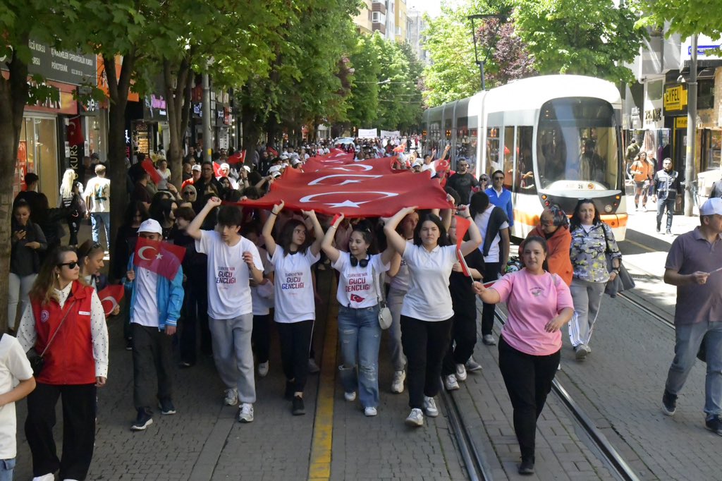 Eskişehir'de 19 Mayıs Coşkusu: Gençlik Yürüyüşü Düzenlendi