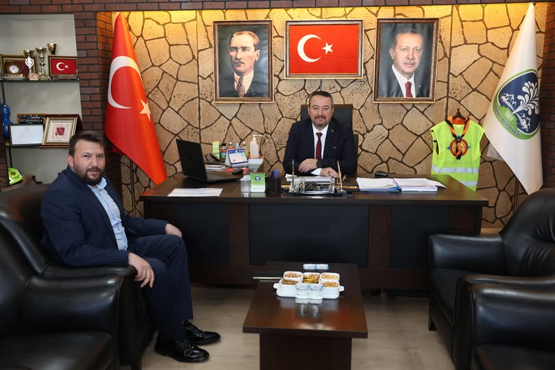 Akharım Belediye Başkanı Kaynak, Sandıklı Belediye Başkanı Öztaş'ı Ziyaret Etti