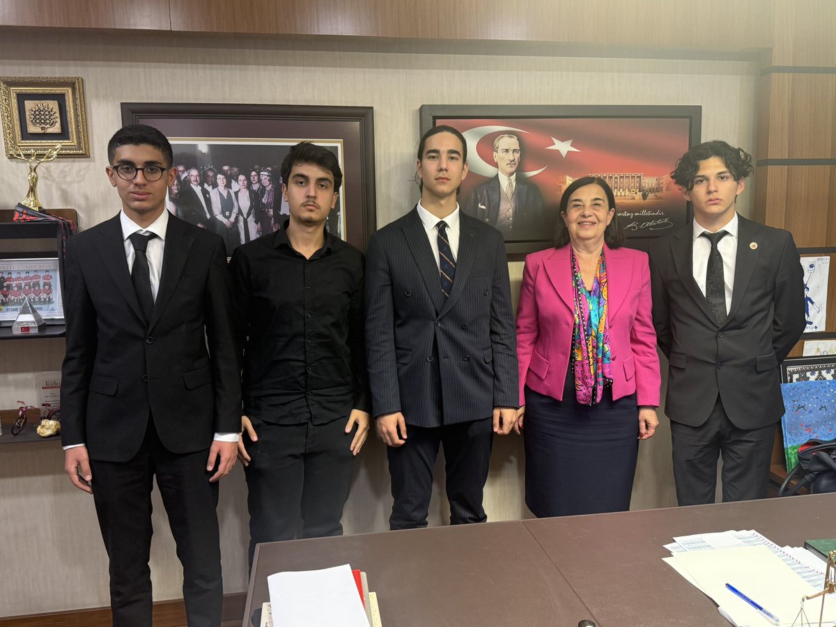 CHP Eskişehir Milletvekili Süllü, Cağaloğlu Anadolu Lisesi Öğrencilerini Meclis'te Ağırladı