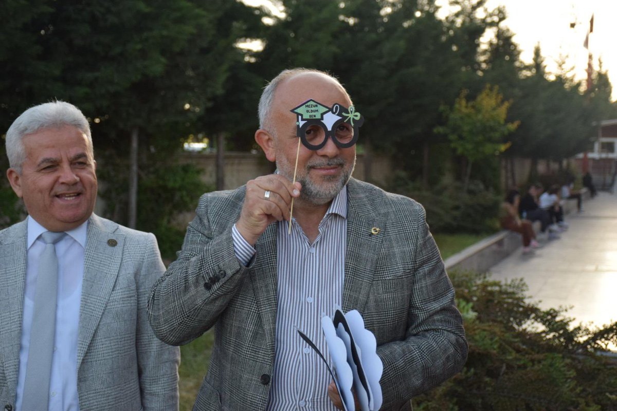 Afyonkarahisar Gençlik ve Spor İl Müdürü Kasapoğlu, Destine Hatun Yurdu Mezuniyet Törenine Katıldı