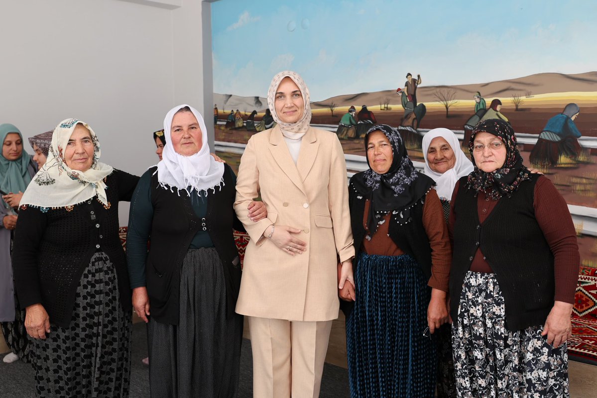 Afyonkarahisar Valisi Yiğitbaşı, Çobanlar Kadın Kültür Evi'ni Ziyaret Etti