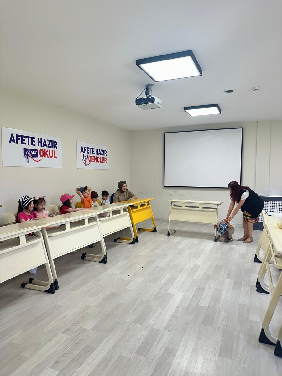 Afyonkarahisar'da Kreş Öğrencilerine Afet Bilinci Eğitimi