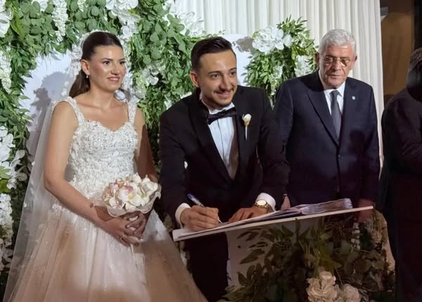 İYİ Parti'li Durmuş'un Kızı Evlendi