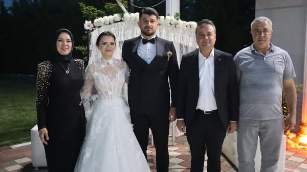 CHP Afyonkarahisar İl Başkanı, İl Yönetim Kurulu Üyesinin Kızı Şerife'nin Düğün Törenine Katıldı