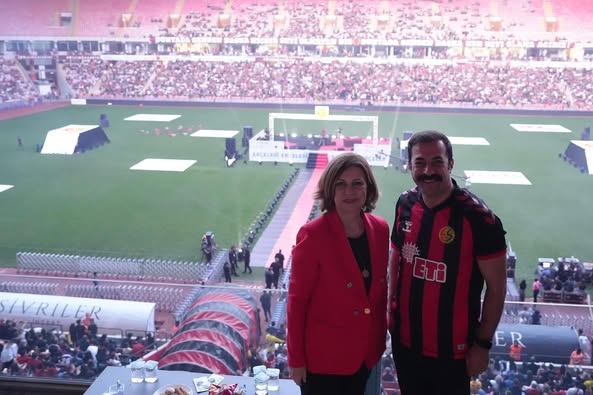 Eskişehirspor Şampiyonluk Kutlaması Coşkuyla Gerçekleşti