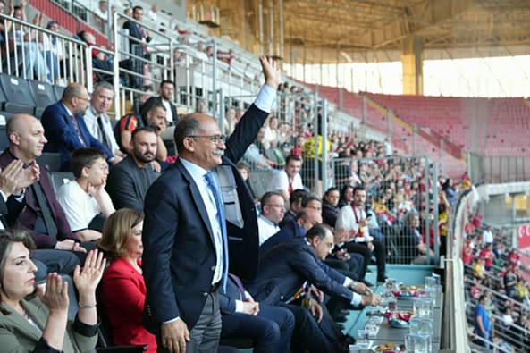 Eskişehirspor, 1. Lig'e Yükseldi