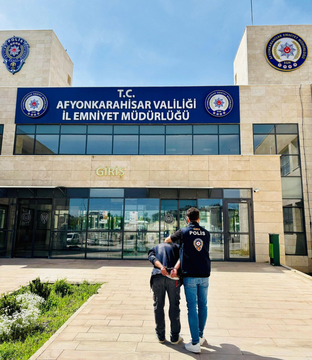 Afyonkarahisar'da Nitelikli Dolandırıcılık Suçundan Aranan Cezaevi Firarisi Yakalandı