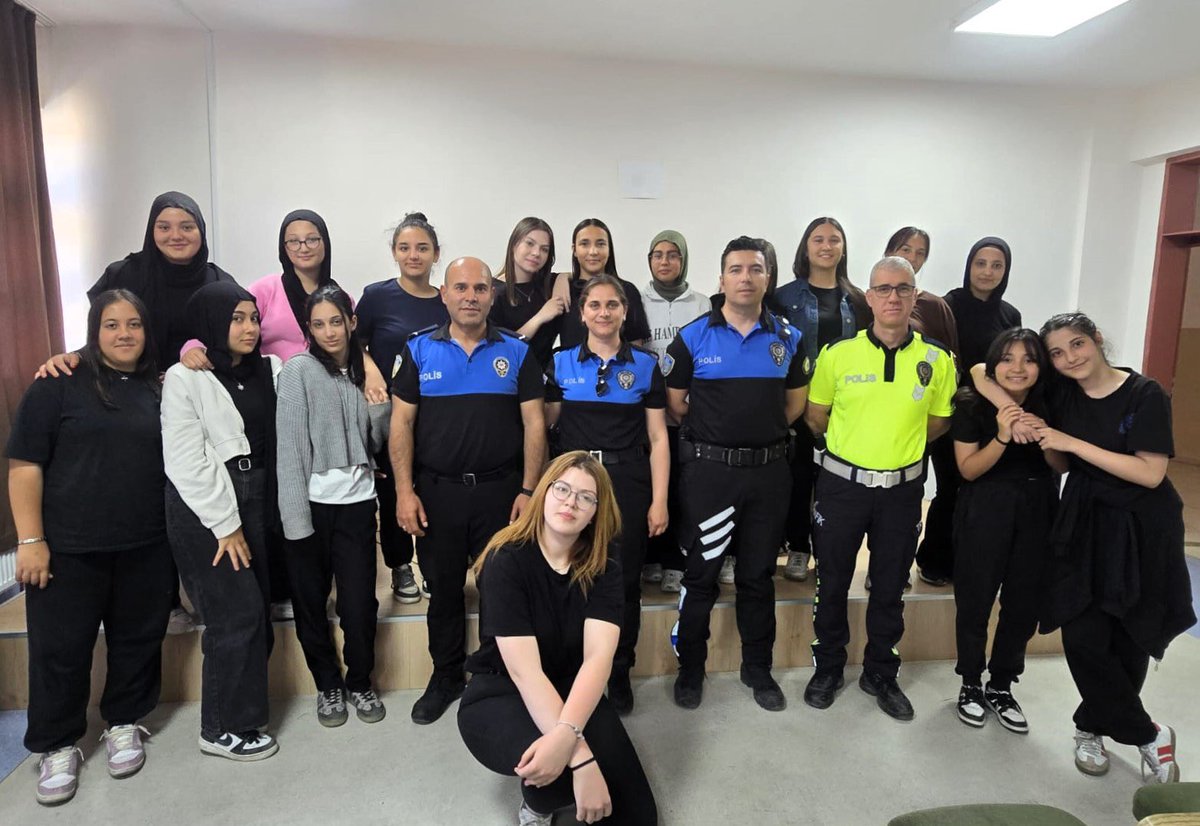 Afyonkarahisar Emniyet Müdürlüğü Öğrencileri Bilgilendirdi