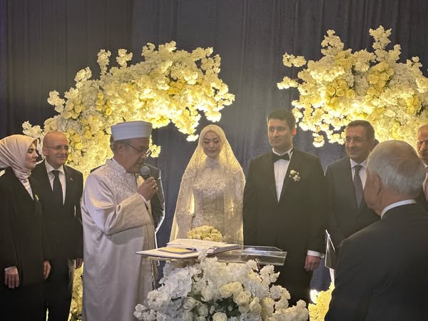 AK Parti Milletvekili Dönmez, Eskişehir Milletvekili Mercan'ın Oğlu Yusuf Mercan'ın Nikah Törenine Katıldı